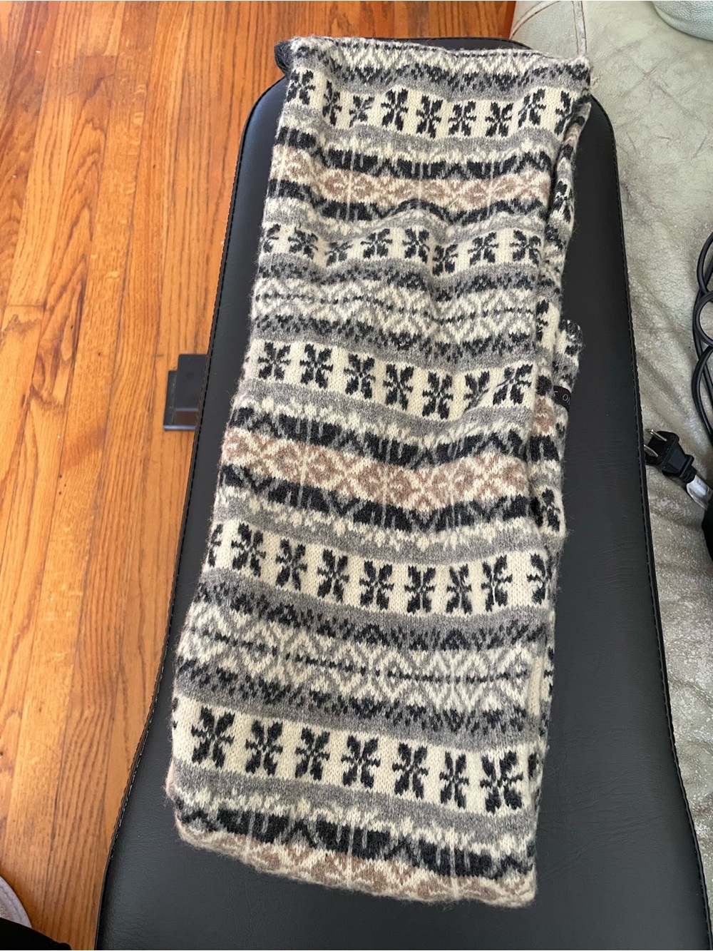Pure Lamb Wool Retro Snowflake Jacquard Long Scarf